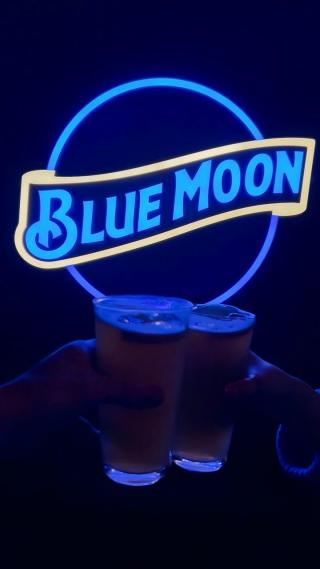 Join us at the Blue Moon House Party @the411london every Friday! Credit to our Vinyl DJ of the night @whoisunclemo 💙🍻 

Enjoy Responsibly.
#MadeBrighter